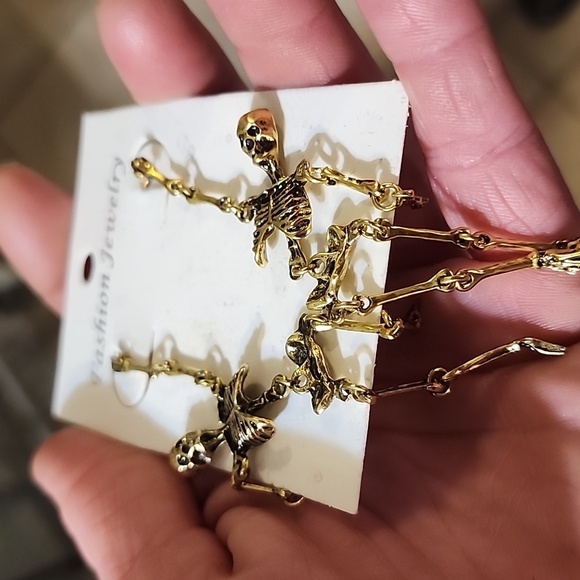 Pair of Dangle Skeleton earrings - Picture 3 of 4